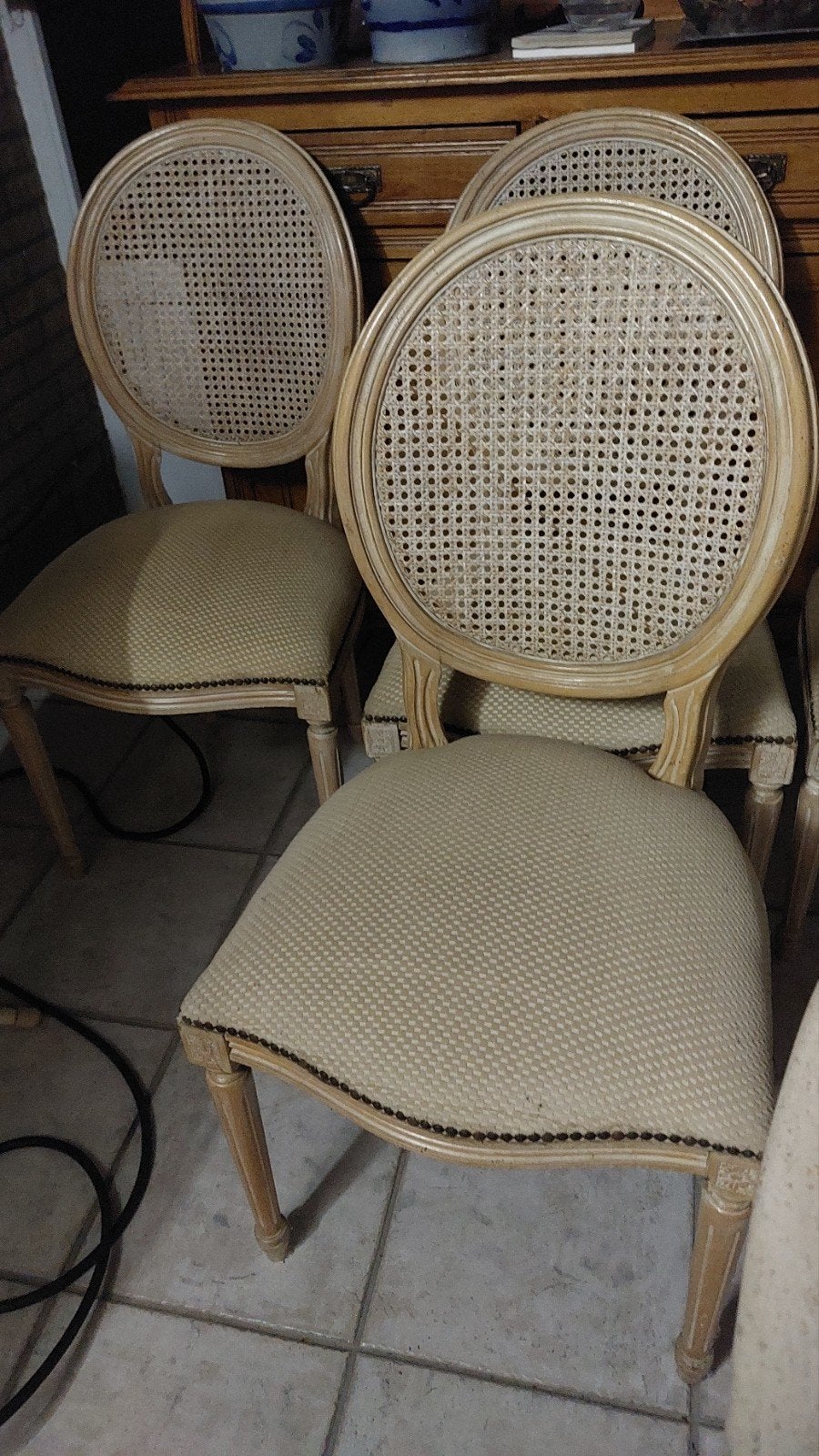 4 Stoelen, Ophalen