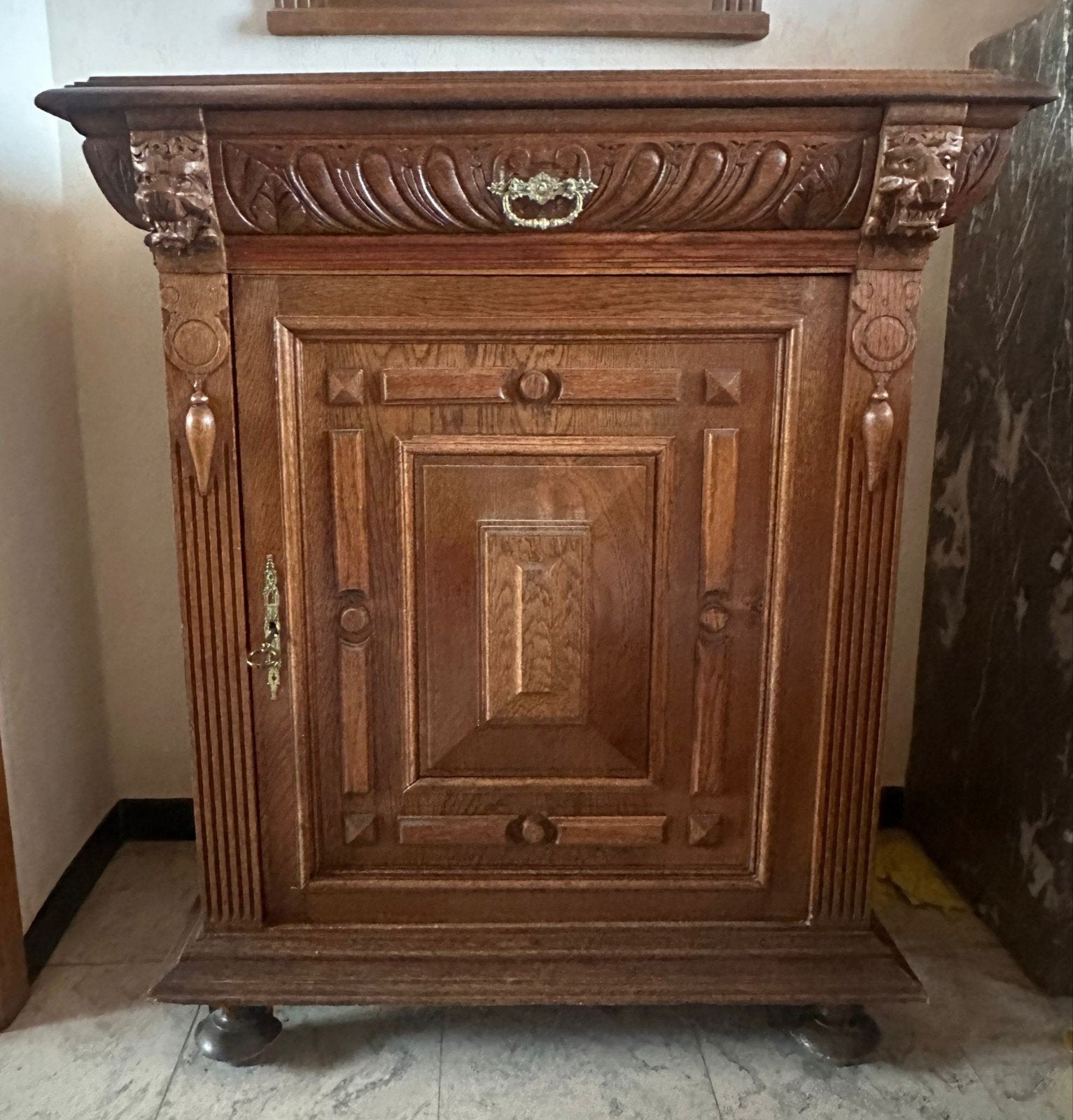 Meuble tête de lion, Enlèvement