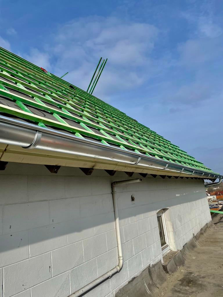 Nous rénovons les toitures, installons des goutt: 0465657239, Tuiles, Enlèvement ou Envoi, Comme neuf, Bois