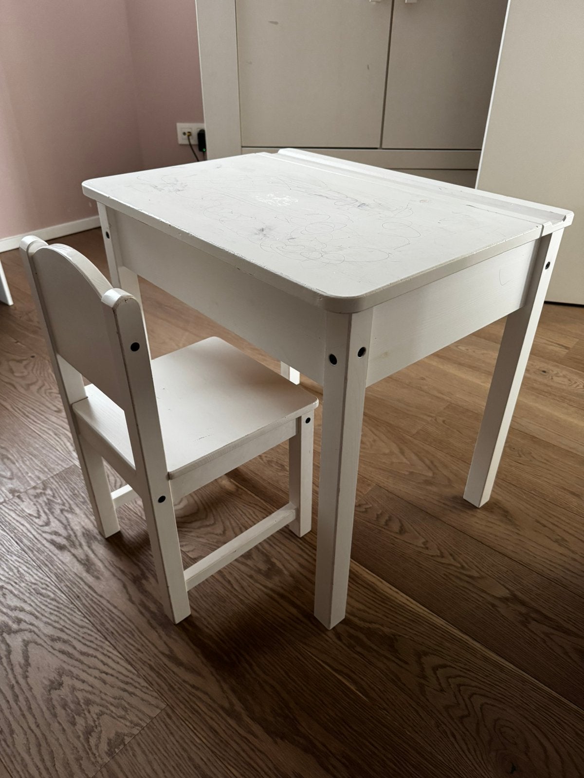Peuter- / kleuter bureau, Ophalen, Gebruikt, Tafel(s) en Stoel(en)