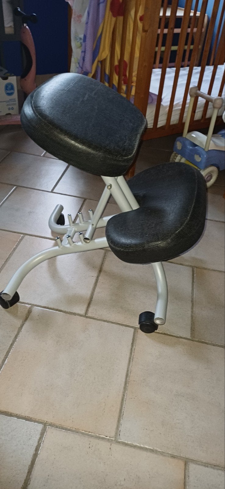 ergonomische kniestoel, Huis en Inrichting, Ophalen, Ergonomisch, Zo goed als nieuw, Bureaustoel