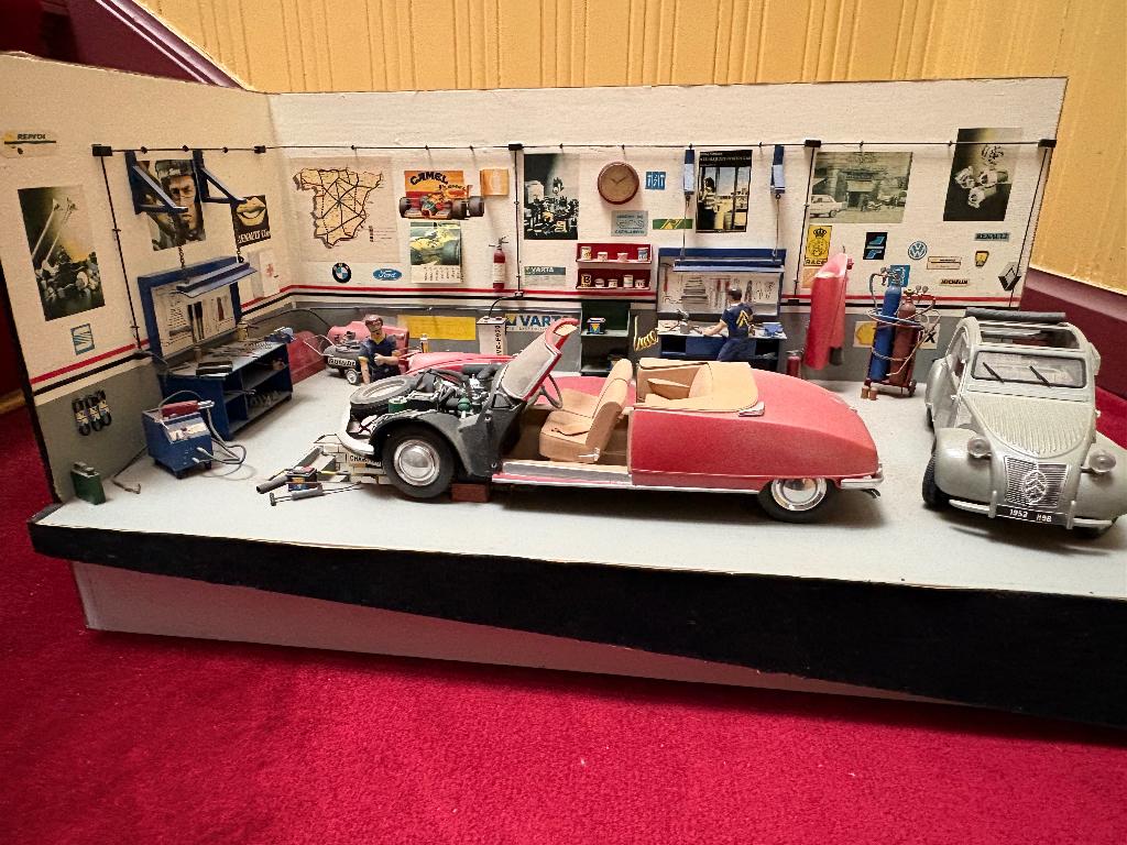 Citroen Garage diorama DS Chapron en 2 CV/Prijsreductie, Ophalen, Zo goed als nieuw