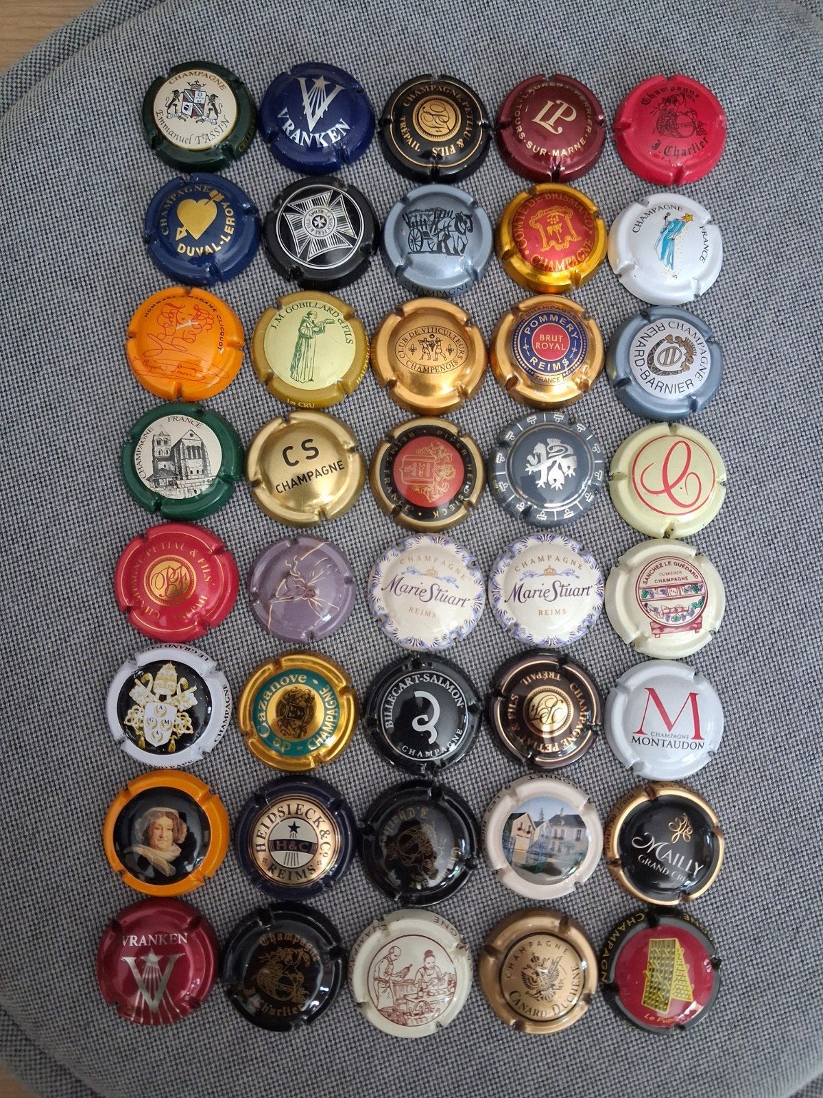 40 champagnecapsules met waarde tussen 1,5 en 7, Verzamelen, Ophalen of Verzenden, Zo goed als nieuw