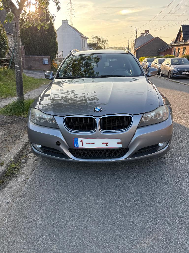 Bmw 318 diesel break feuilles rose prêt à imatriculer, Autos, Euro 5, Achat, Boîte manuelle, Climatisation automatique