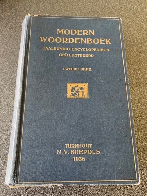 Modern Woordenboek – Taalkundig  Geïllustreerd (1936), Boeken, Ophalen of Verzenden, Gelezen