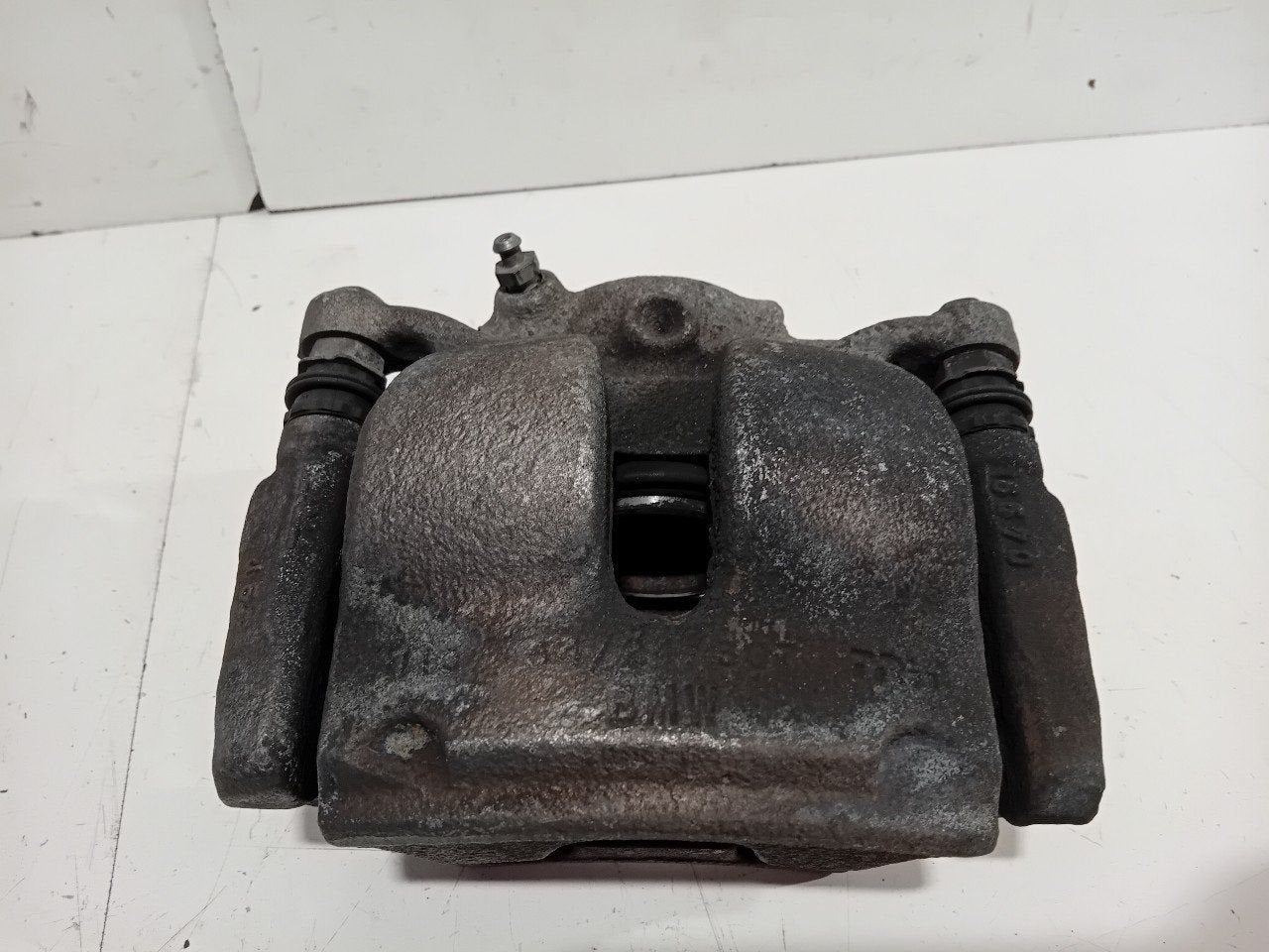 Remklauw rechts voor BMW 1 serie, Onderdelen@venauto.nl, Van der Ven Autorecycling B.V., Ettenseweg 76, 4706 PB Roosendaal, The Netherlands