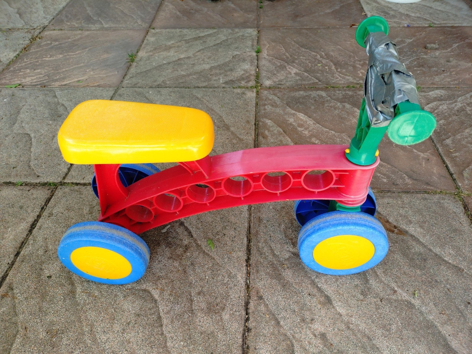 Kinderfietsje, stuur geplakt, Ophalen