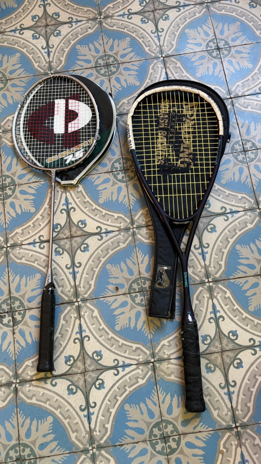 Raquettes squash et badminton à donner, Sports & Fitness, Squash, Enlèvement, Comme neuf, Raquette