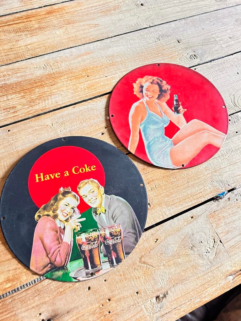 2 bordjes van coca cola, Enlèvement ou Envoi, Comme neuf