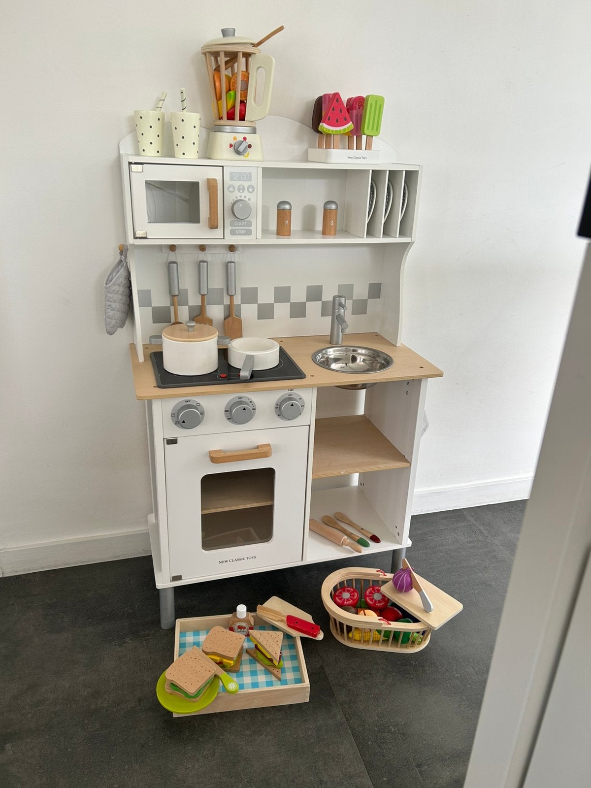 Houten keukentje met veel extra’s, Ophalen, Zo goed als nieuw, Hout, Speelkeuken