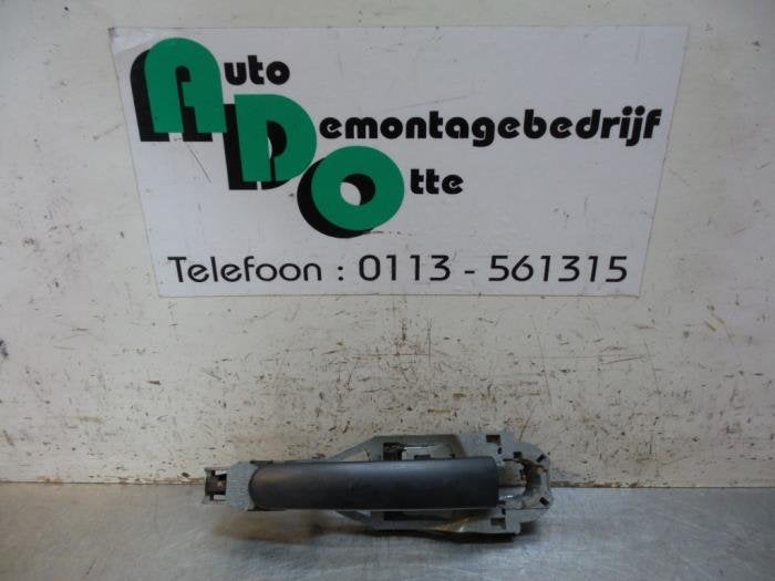 Poignée portière 2portes droite d'un Volkswagen Fox (Fox 0, Volkswagen, -, 3 mois de garantie, Utilisé