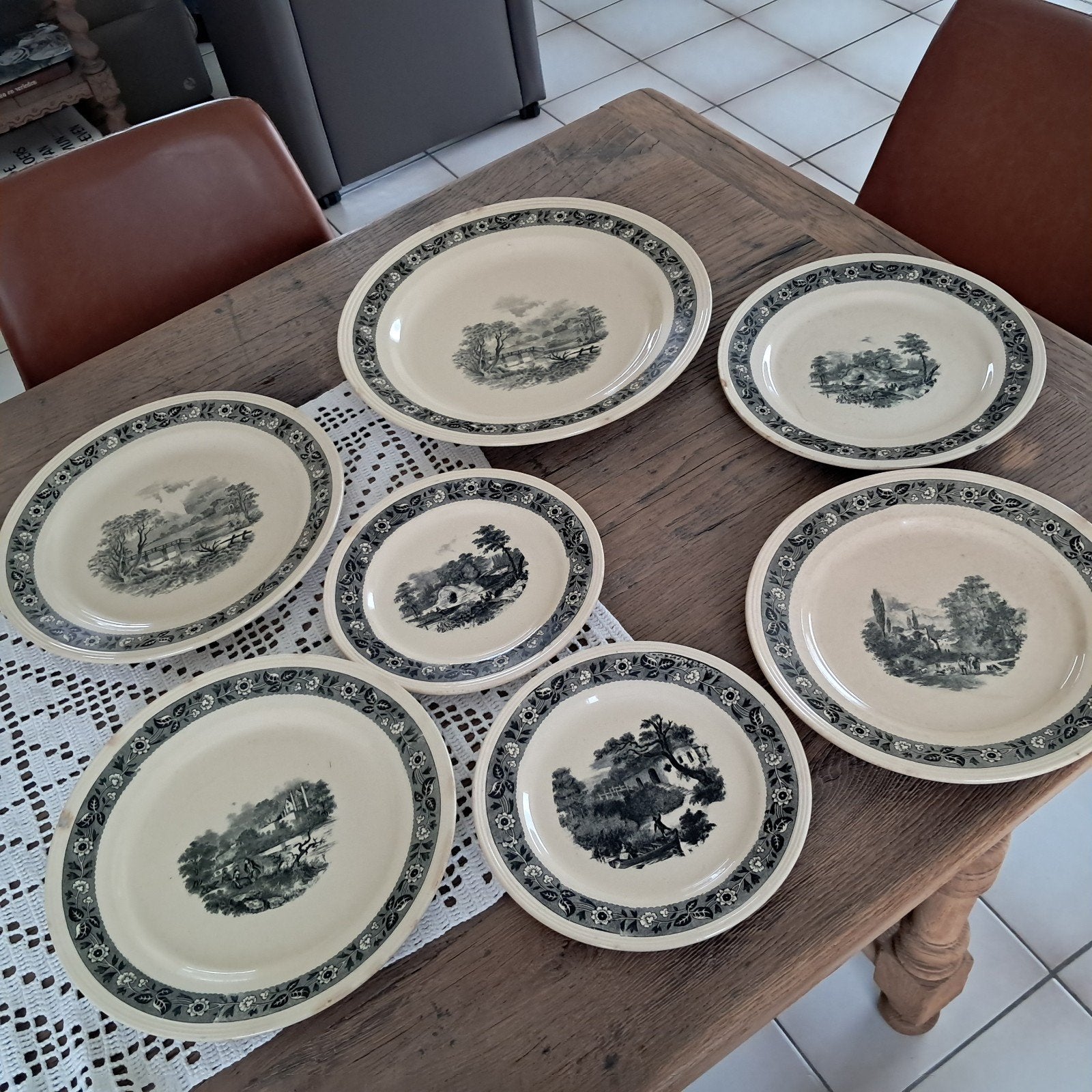 7 anciens plateaux de service, Maison & Meubles, Enlèvement ou Envoi, Rond, Pierre/céramique, Avec image/texte