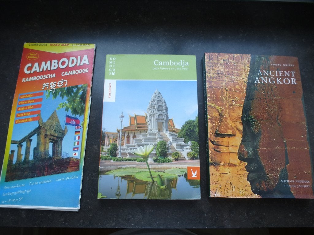 CAMBODJA   reisgids Dominicus boek Ancient Angkor Landkaart, Ophalen of Verzenden, Zo goed als nieuw, Azië, Reisgids of -boek