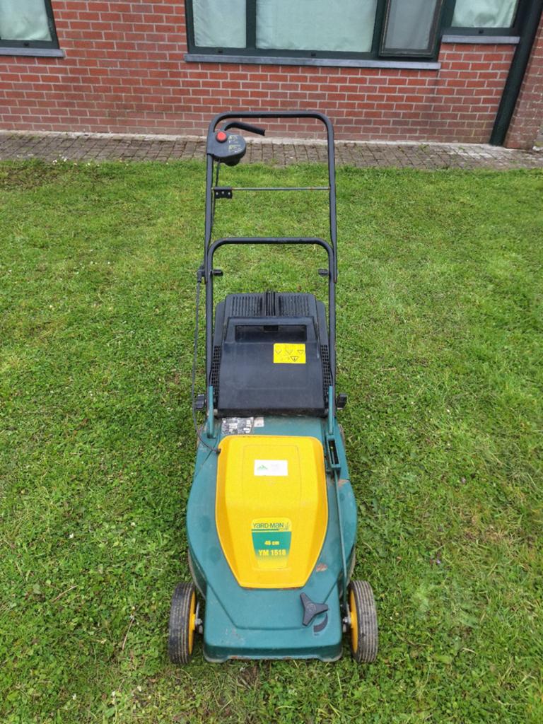 Tondeuse à gazon électrique Yard-Man YM1518 1500W avec bac d, Yard-man, Tondeuse rotative, Comme neuf, 40 à 49 cm