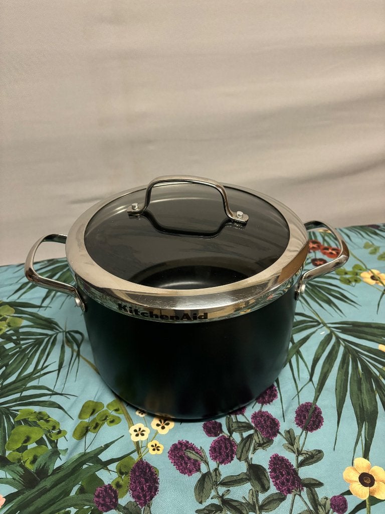 Casserole KitchenAid noire avec couvercle en inox, Maison & Meubles, Avec couvercle, Inox, Enlèvement ou Envoi, Comme neuf