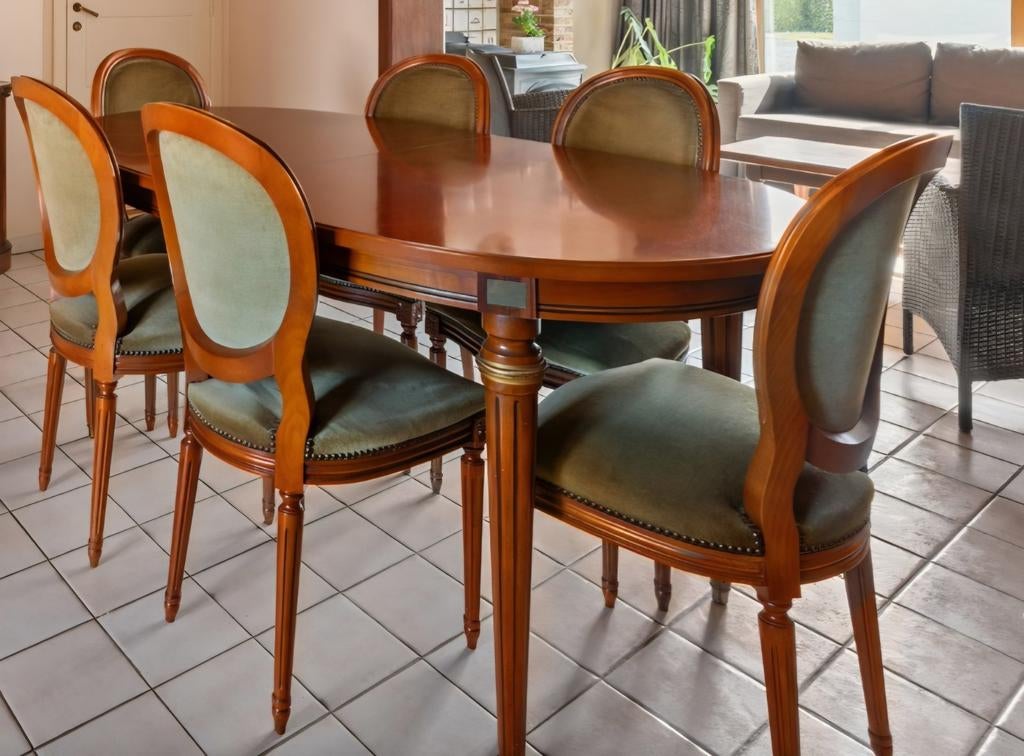 Eettafel in rood kerselaar, Enlèvement