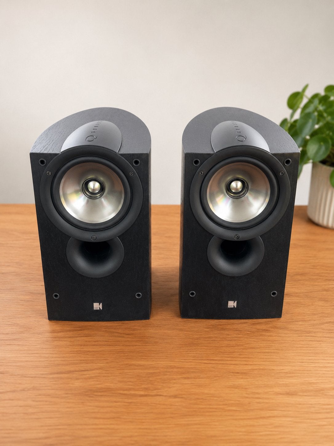 een set KEF iQ1 hifi-luidsprekers, TV, Hi-fi & Vidéo, Enceintes, Utilisé, Enceinte d'étagère, 60 à 120 watts, KEF, Câbles inclus