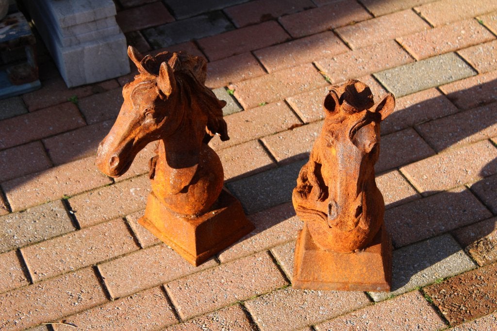 statue tête de cheval sur boule en fonte ., Enlèvement, Neuf