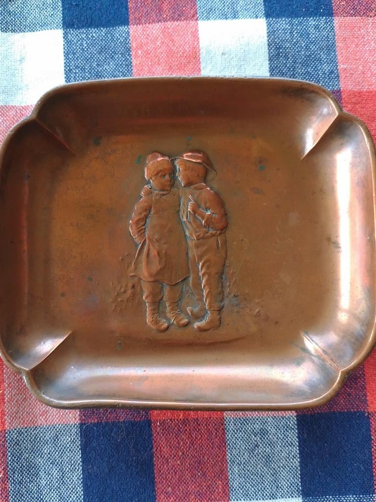 Antiek koperen schaaltje met fijn uitgewerkte figuurtjes, Antiek en Kunst, Ophalen