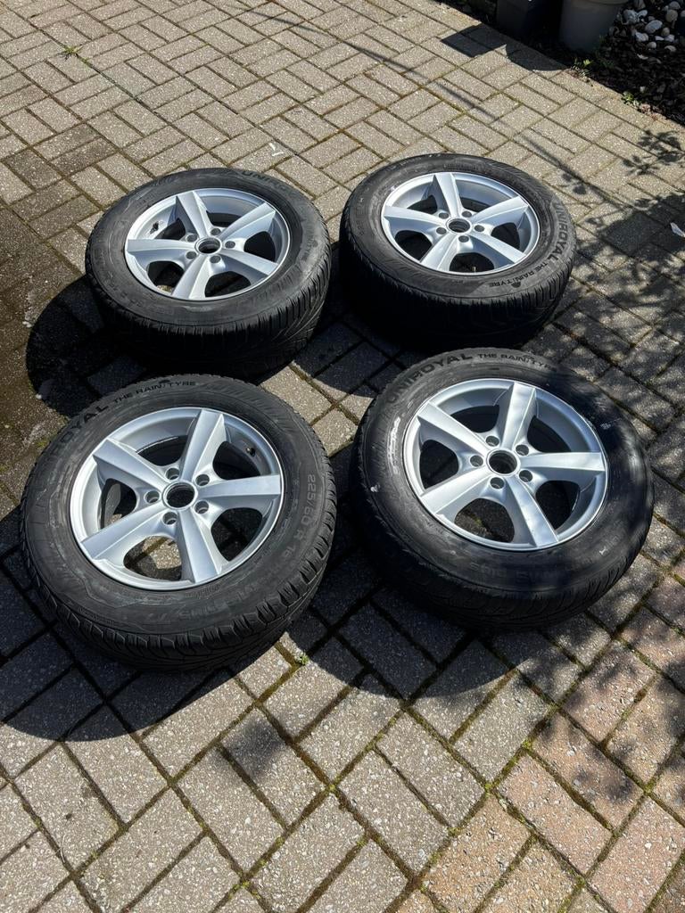 4 winterbanden met velg, Autos : Pièces & Accessoires, Pneus & Jantes, Pneu(s), Pneus hiver, 16 pouces, 225 mm, Utilisé, Enlèvement