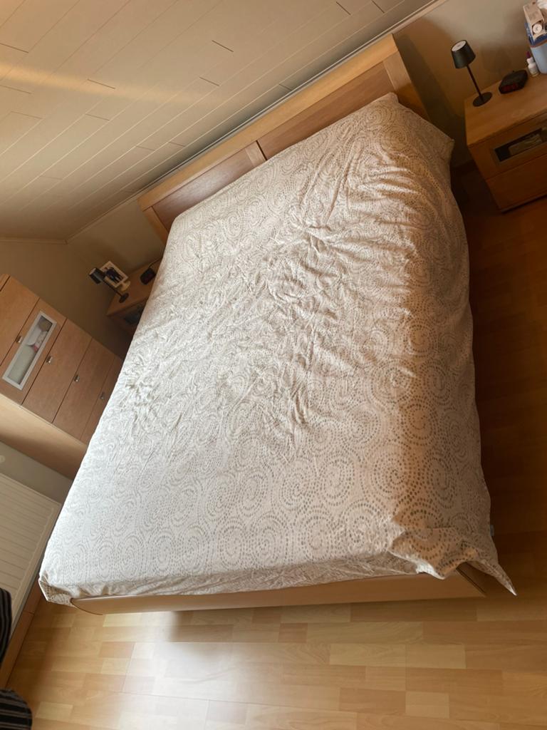 Bed massief hout + lattenbodem, Huis en Inrichting, Slaapkamer | Complete slaapkamers, Ophalen, Zo goed als nieuw