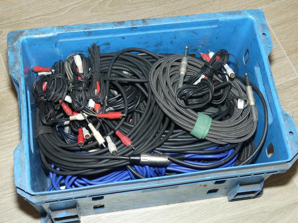 Audio Kabels in doos (in 1 koop), Audio, Tv en Foto, Audiokabels en Televisiekabels, Ophalen, Gebruikt, 5 tot 10 meter, Overige kabels