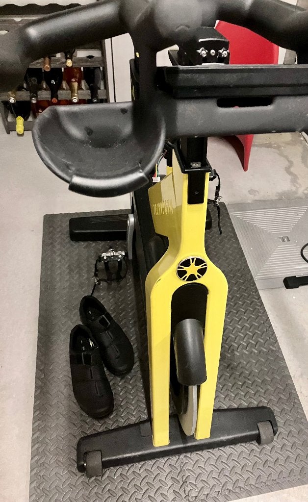 Technogym spinning bike, Sport en Fitness, Ophalen, Benen, Spinningfiets, Aluminium