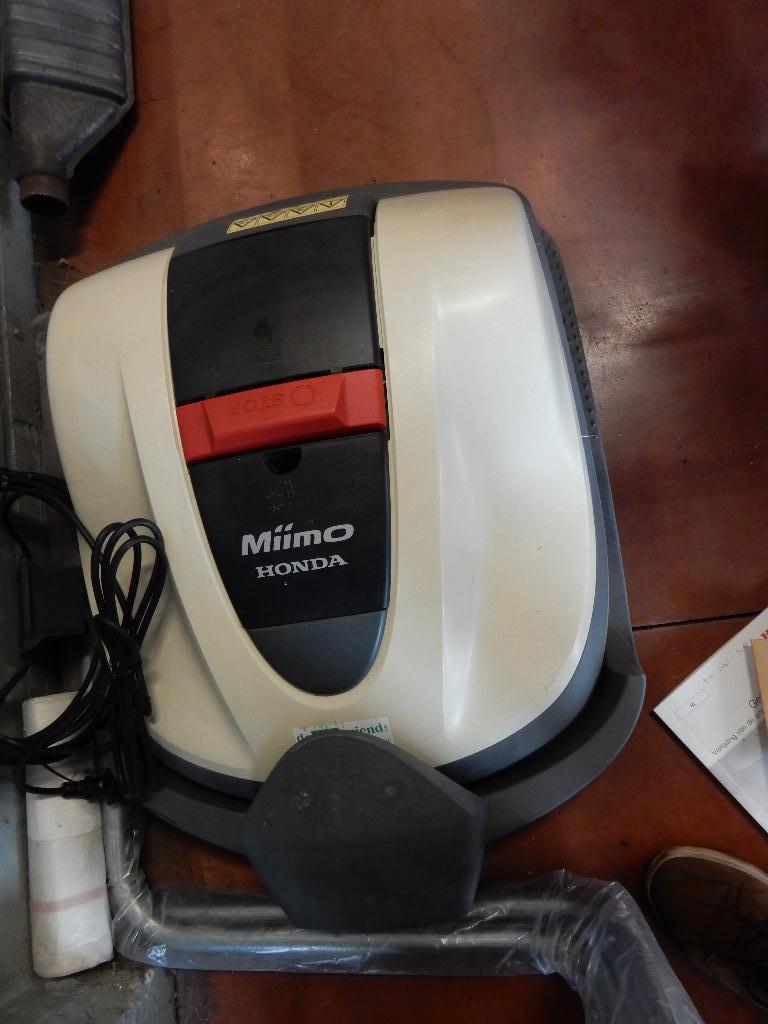 robotmaaier Honda HRM 310, Tuin en Terras, Robotmaaiers, Ophalen, Honda, Gebruikt, Met regensensor