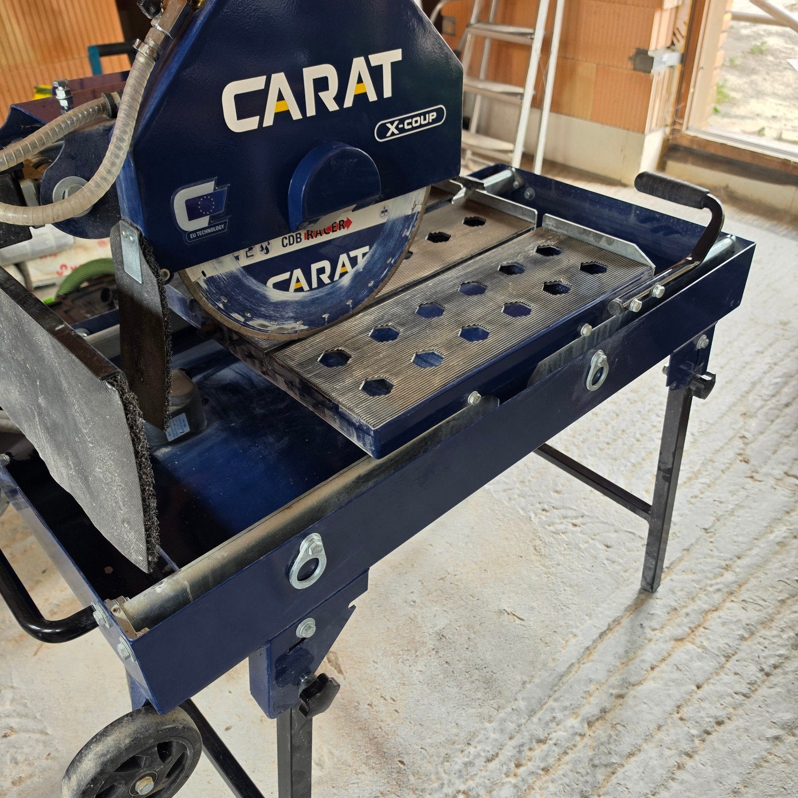 Carat x coup zaagmachine met 2 zaagbladen, Bricolage & Construction, Outillage | Scies mécaniques, Enlèvement