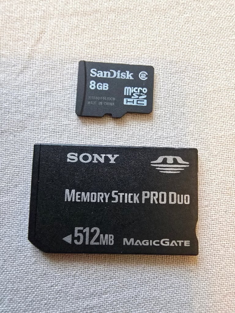 Sony Memory Stick 512 MB + 8 GB microSD - pakket, Memory stick, 8 GB, Ophalen of Verzenden, Zo goed als nieuw