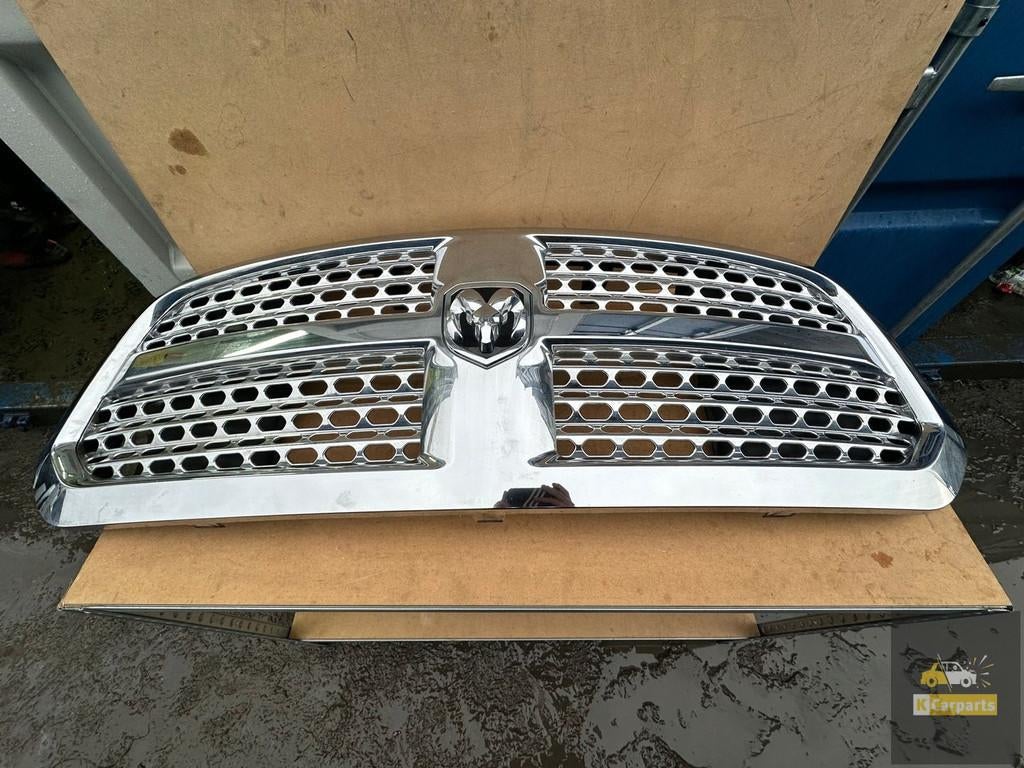 fausse calandre pour Dodge RAM IV 1500 Laramie, Taurusavenue 1
2132 LS  Hoofddorp, NL, Stellantis N.V., Info@stellantis.com, Utilisé