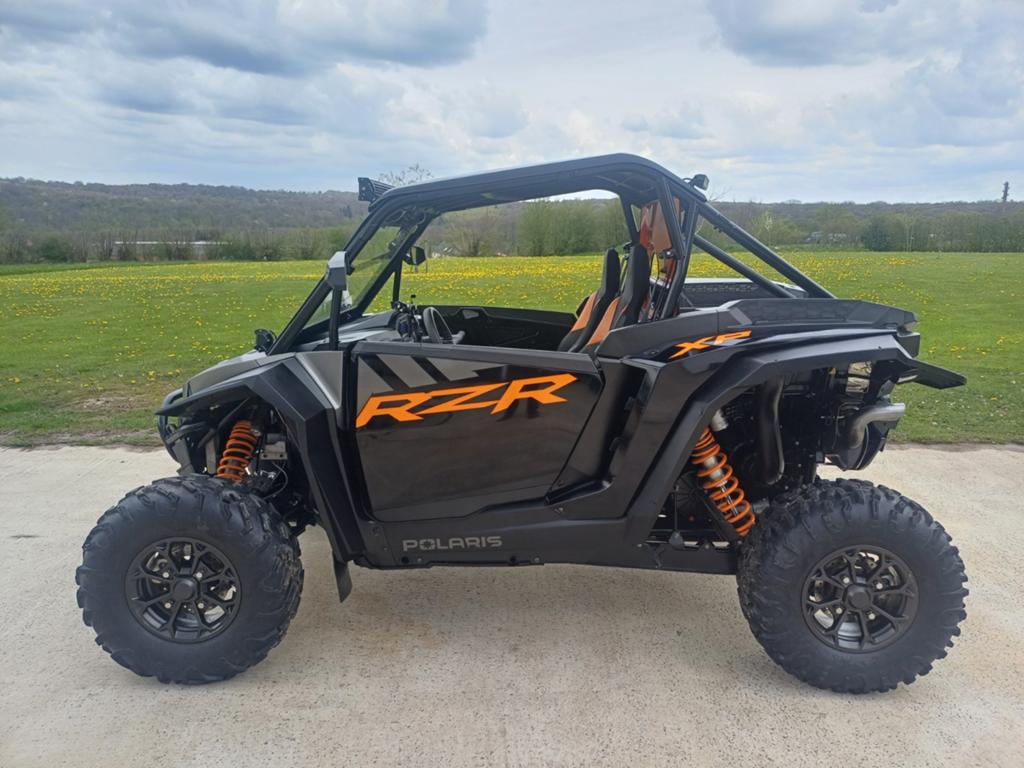 Polaris rzr 1000 xp sport, Motos