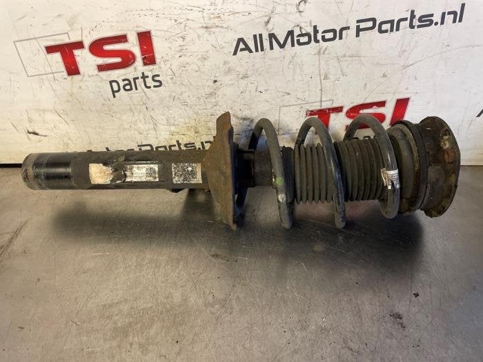 Amortisseur avant droit d'un Volkswagen Golf, Volkswagen, -, 3 mois de garantie, Utilisé