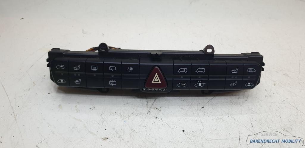Stoelverwarming schakelaar knoppenbalk Viano W639 6395455307, Gebruikt, Mercedes-Benz AG, Mercedes-Benz, Mercedesstrasse 120
70372  Stuttgart, DE