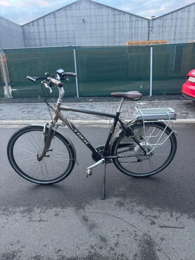 TREK ELEKTRISCHE FIETS MET ACHTERMOTOR, Ophalen, Zo goed als nieuw