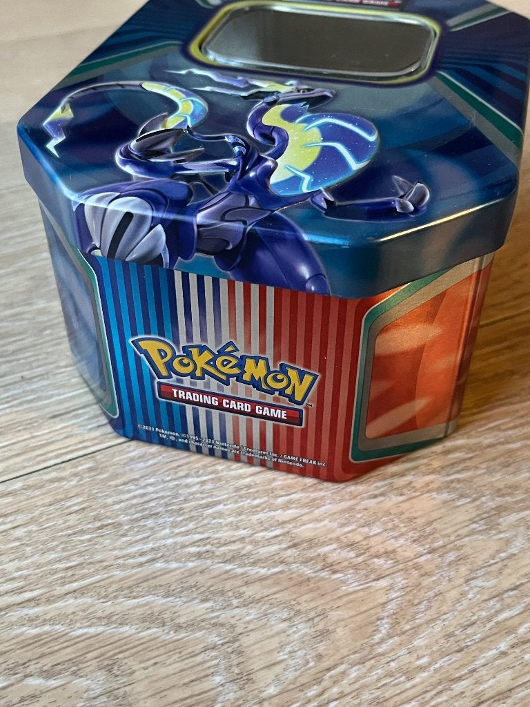 Pokemon Tin Box, Hobby en Vrije tijd, Verzamelkaartspellen | Pokémon, Ophalen, Zo goed als nieuw