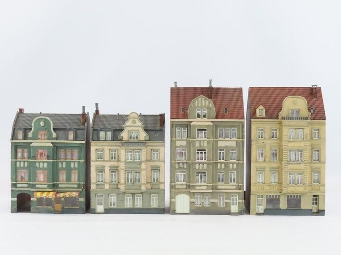 4 Bâtiments pour trains miniatures, Hobby & Loisirs créatifs, Trains miniatures | HO, Enlèvement ou Envoi, Comme neuf, Courant continu ou Courant alternatif