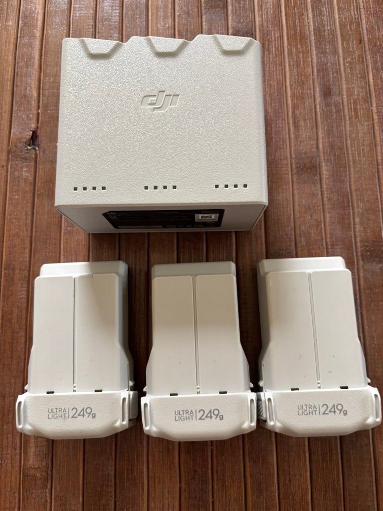 DJI Mini 4 Pro-oplader + 3 batterijen, Audio, Tv en Foto, Drones, Ophalen, Zo goed als nieuw, Overige typen, DJI
