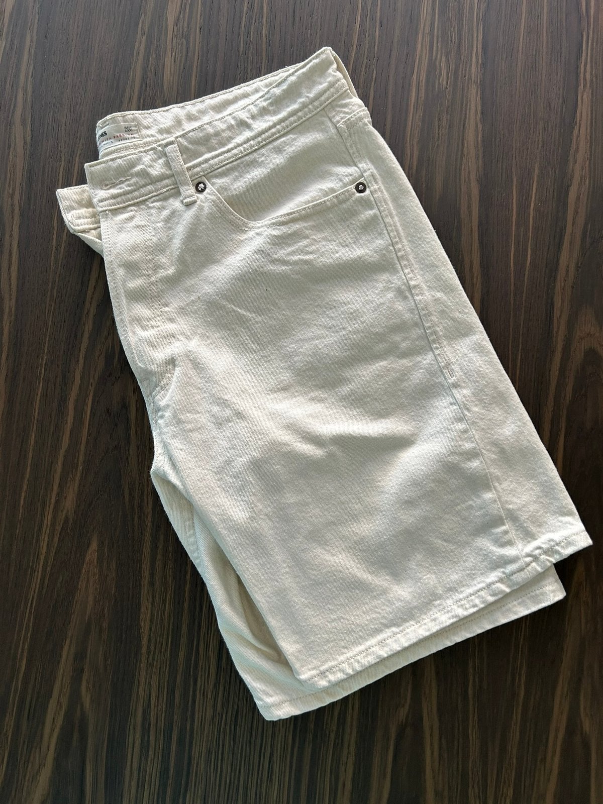 Off white short L Jack & Jones Loose, Kleding | Heren, Broeken en Pantalons, Ophalen of Verzenden, Nieuw, Maat 52/54 (L), Beige