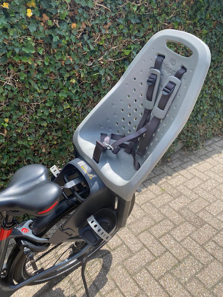 Thule Yepp fietsstoeltje., Fietsen en Brommers, Ophalen, Achterzitje, Voetsteuntjes, 9 t/m 18 kg