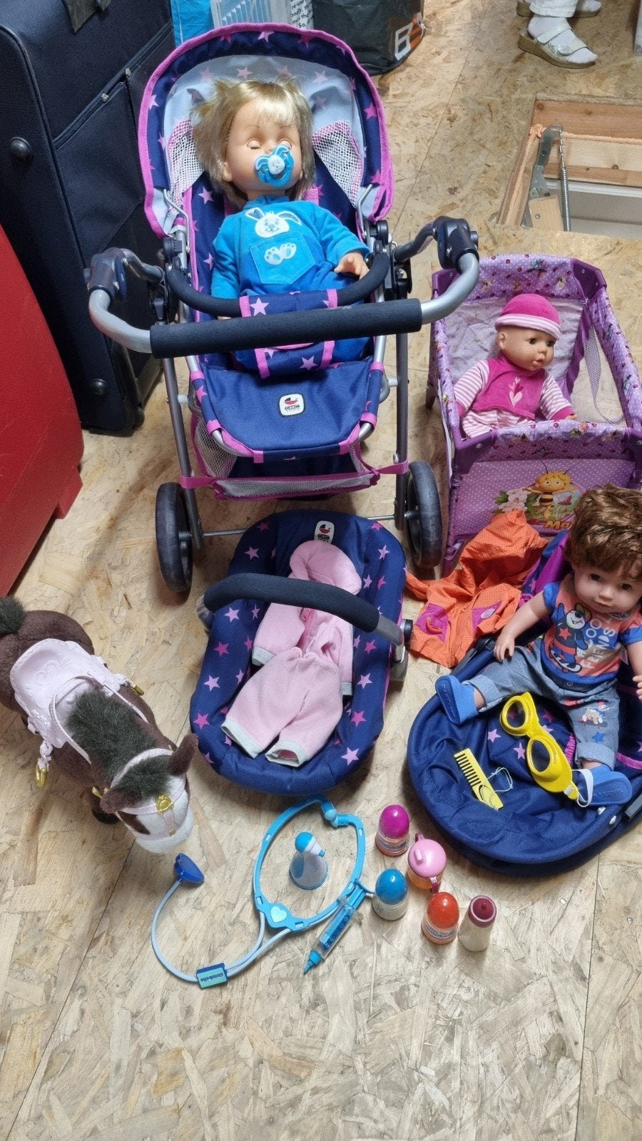poppenset buggy bed paard poppen en toebehoren, Ophalen, Zo goed als nieuw, Babypop