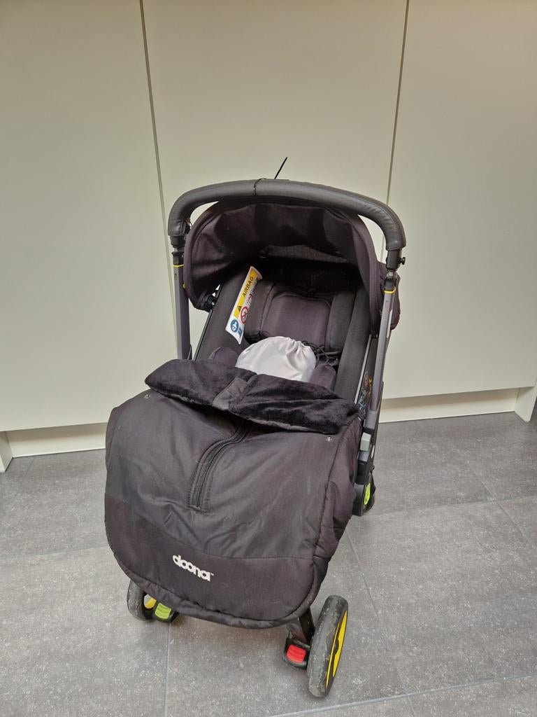 Doona I met garantie, Zo goed als nieuw, Combiwagen, Verstelbare duwstang, Ophalen