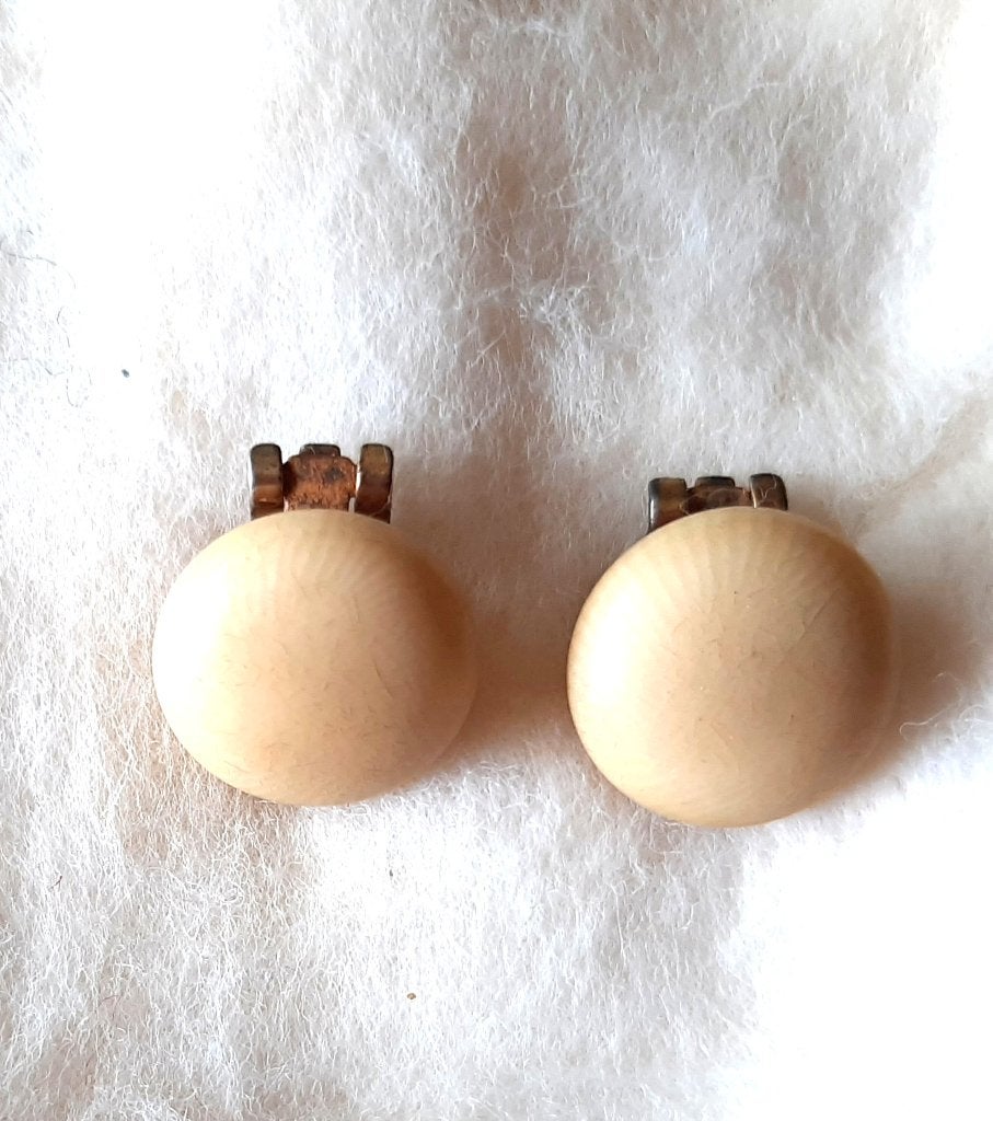 Te koop: Mooie antieke ivoren oorbellen met clips., Ophalen, Overige materialen, Gebruikt, Wit