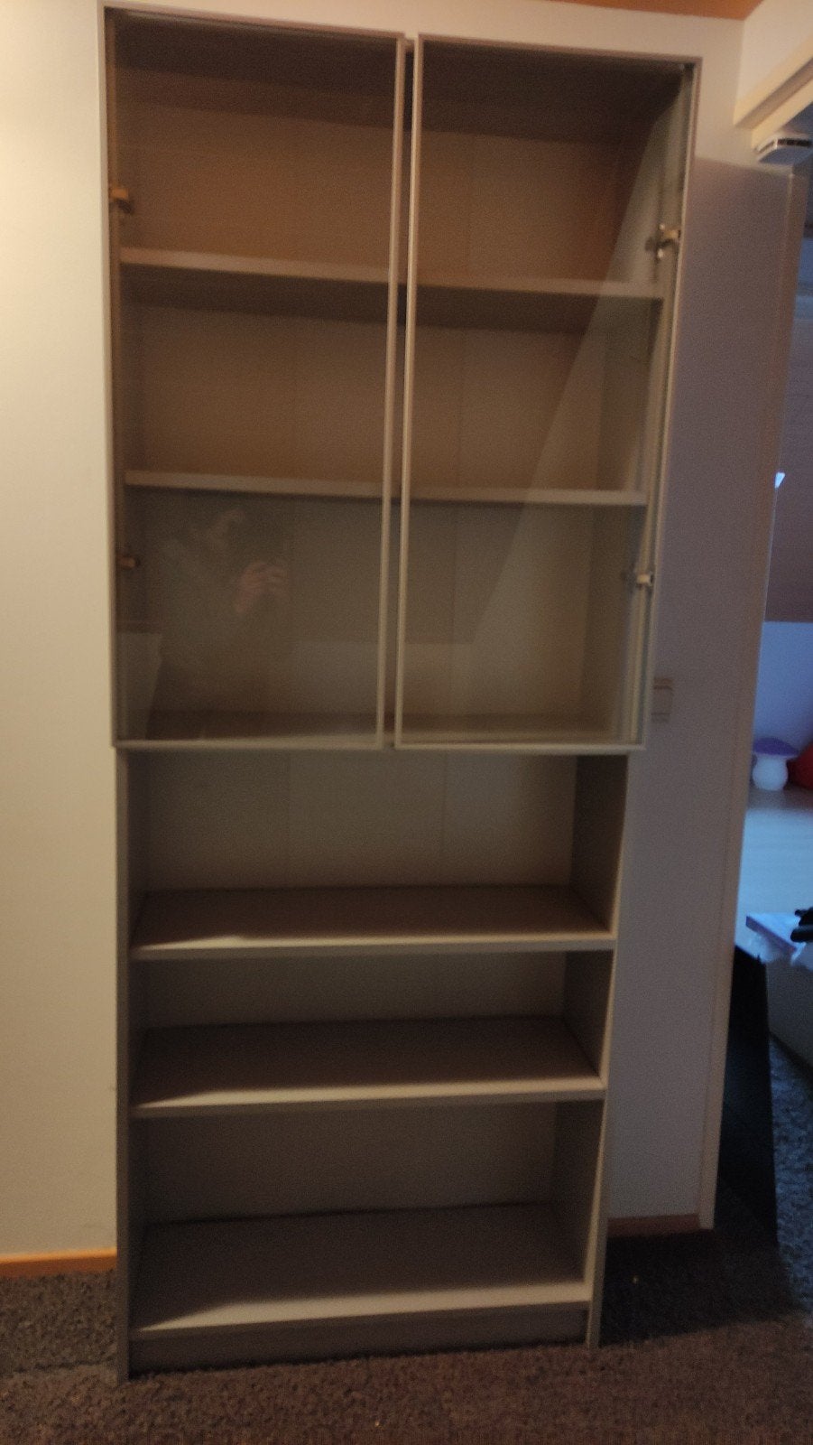 leuke grijze vitrine kast, Huis en Inrichting, Kasten | Vitrinekasten, Ophalen, 200 cm of meer, 50 tot 100 cm, 25 tot 50 cm