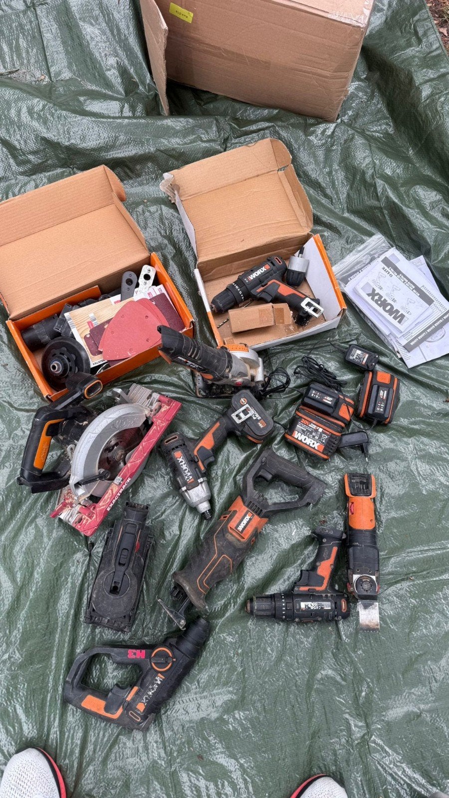 Worx 9 machine en vijf batterijen en twee luiers, Ophalen of Verzenden