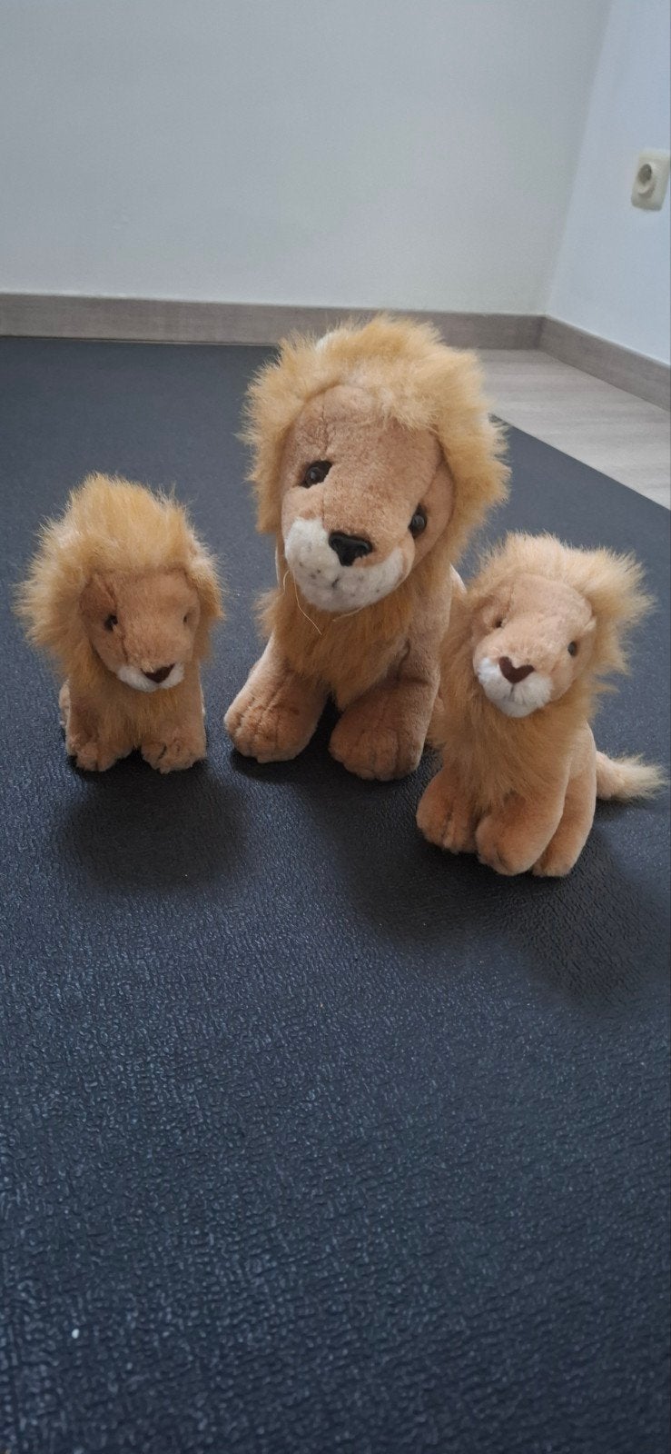 3 peluches lion orimco godinne, Enlèvement ou Envoi