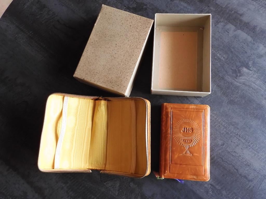 livre religieux, Missel, Livres, Enlèvement ou Envoi, Utilisé, Christianisme | Catholique