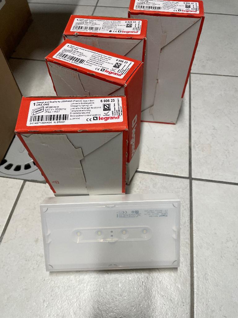Éclairage de secours Legrand, Doe-het-zelf en Bouw, Bouwverlichting, Ophalen of Verzenden, Nieuw, Minder dan 50 watt, Lamp