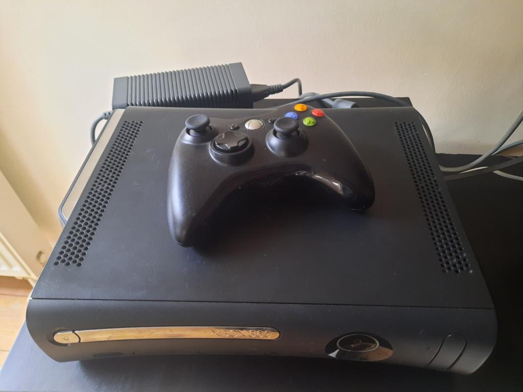 XBox 360 + Jeux, Games en Spelcomputers, Spelcomputers | Xbox 360, Gebruikt, 120 GB, Met 1 controller, Met games, Ophalen