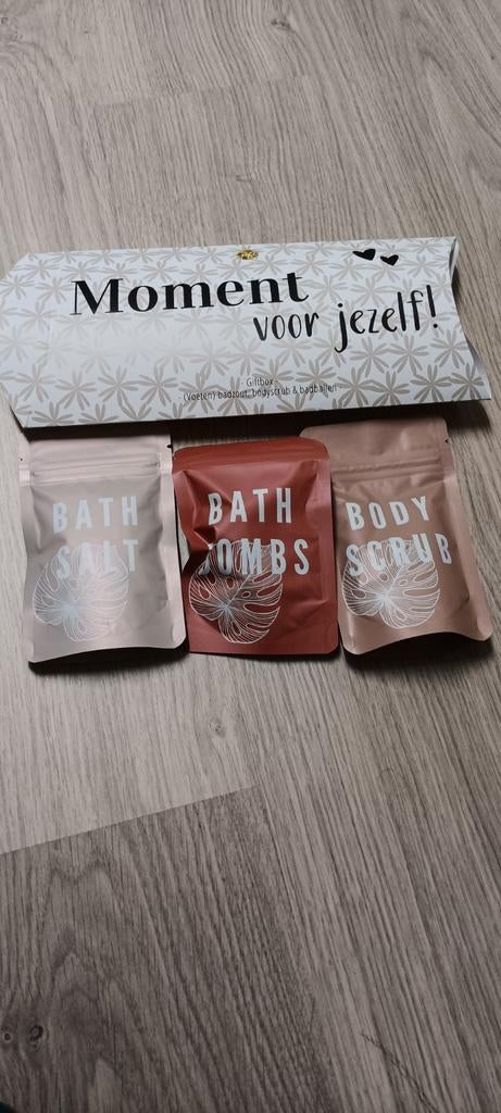 Badzout Bruisballen en bodyscrub samen voor 2,5 euro, Ophalen of Verzenden